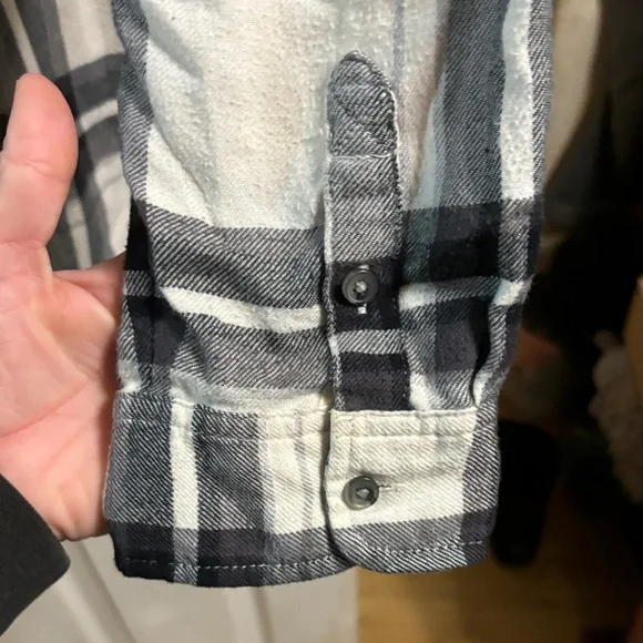 American Eagle Outfitters Black and White Plaid Button Down Shirt - Picture 11 of 11